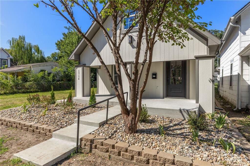 Listing Photo MLS #HMS2570257