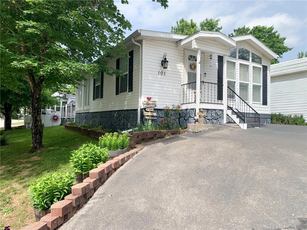 Listing Photo MLS #HMS2570391
