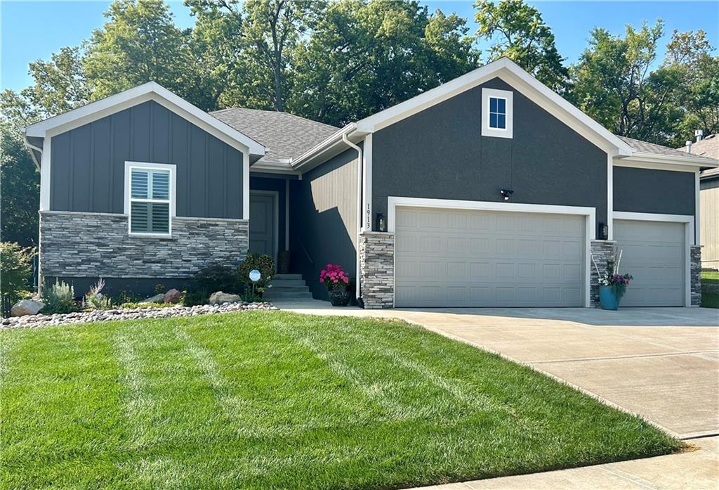 Listing Photo MLS #HMS2575054