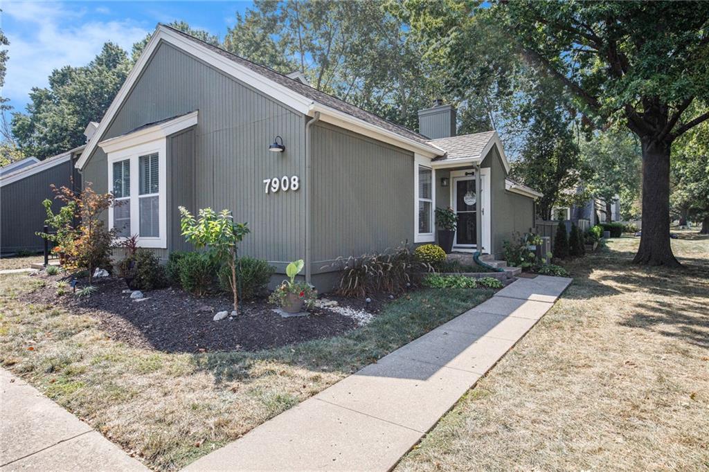 Listing Photo MLS #HMS2575147