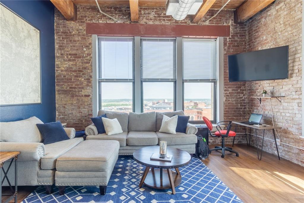 Listing Photo MLS #HMS2575277