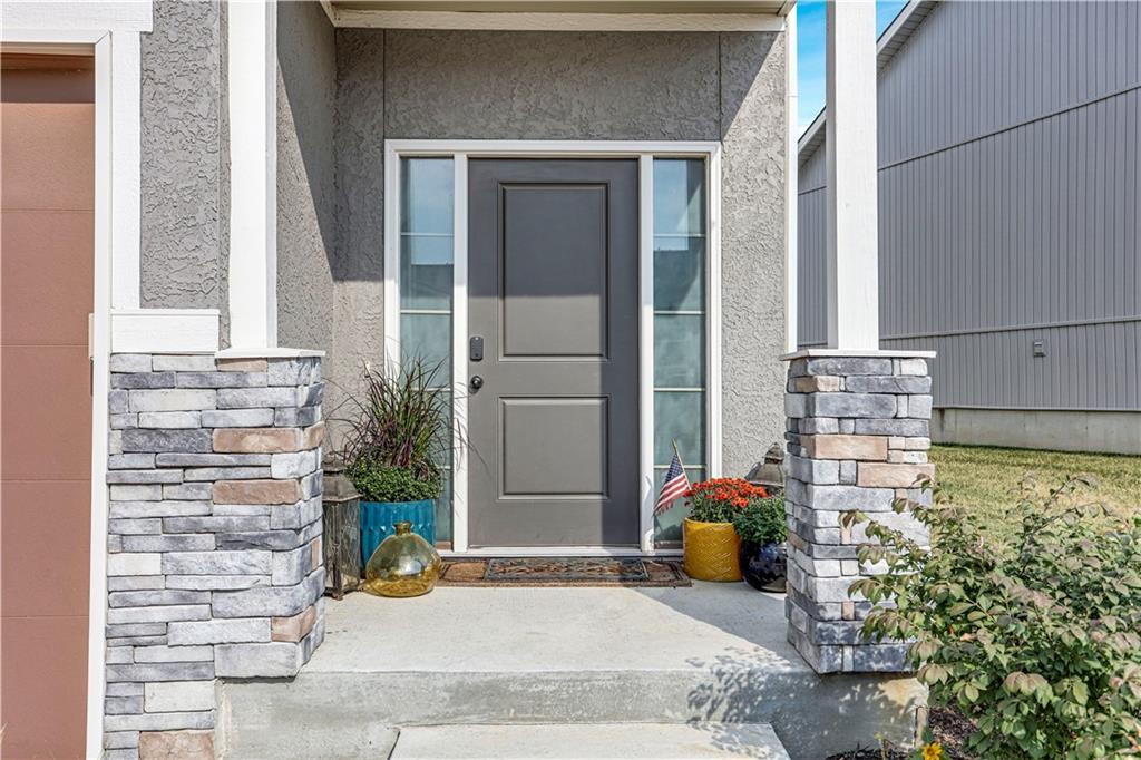 Listing Photo MLS #HMS2576209