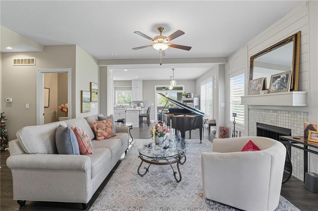 Listing Photo MLS #HMS2577275