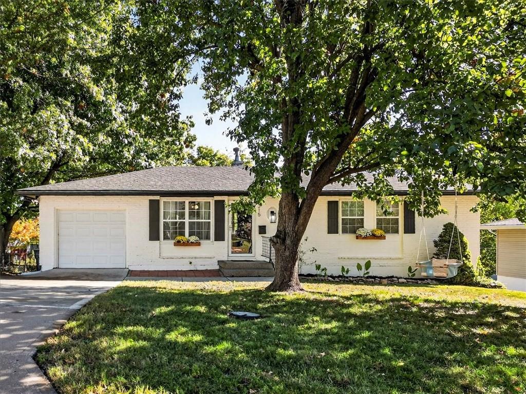 Listing Photo MLS #HMS2582906