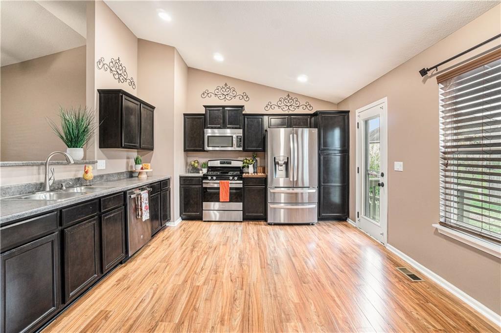 Listing Photo MLS #HMS2583016