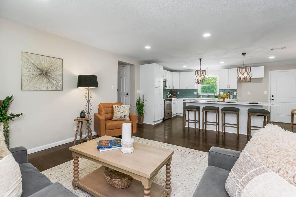 Listing Photo MLS #HMS2587601