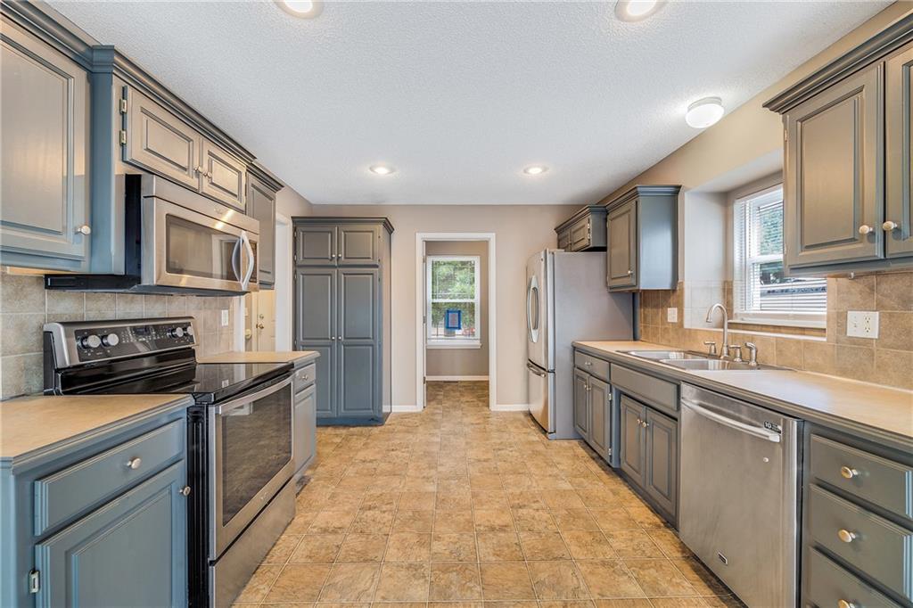 Listing Photo MLS #HMS2588936