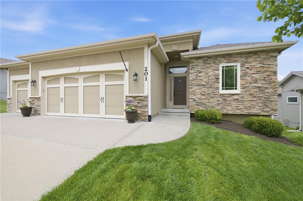 Listing Photo MLS #HMS2596361