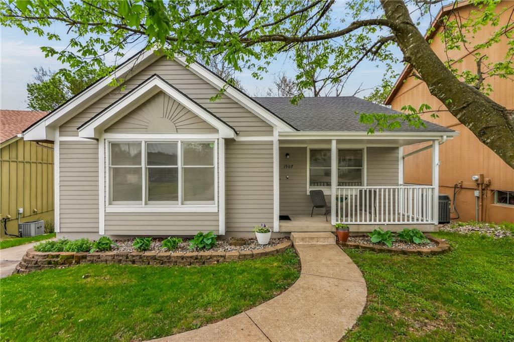 Listing Photo MLS #HMS2605995