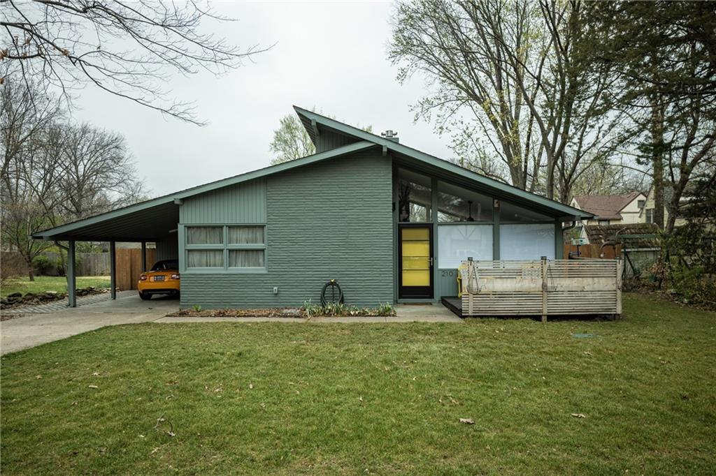 Listing Photo MLS #HMS2610295