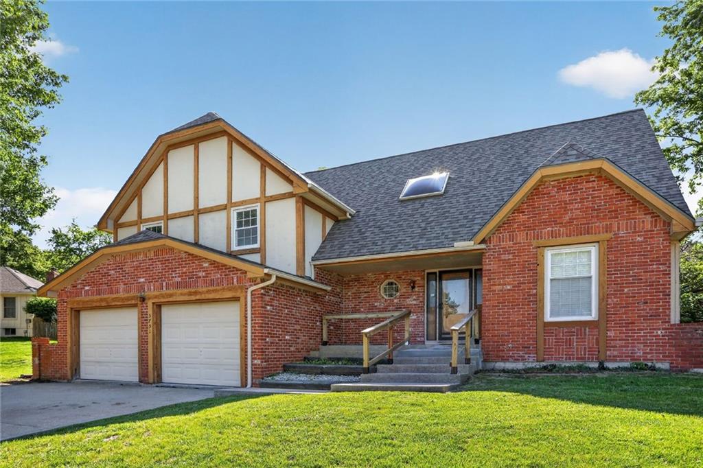 Listing Photo MLS #HMS2611917