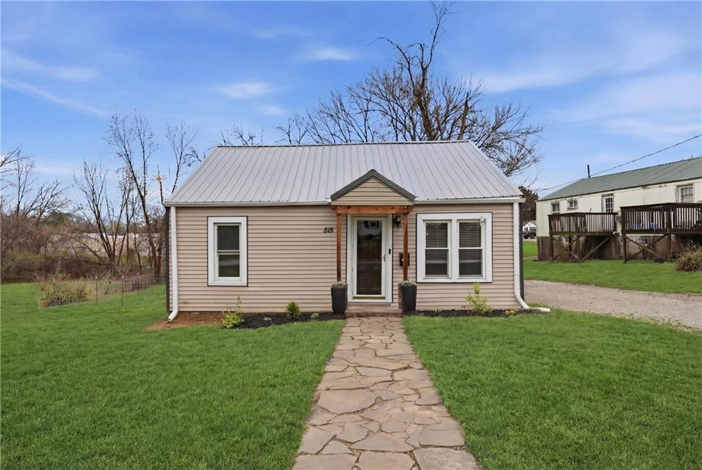 Listing Photo MLS #HMS2612308