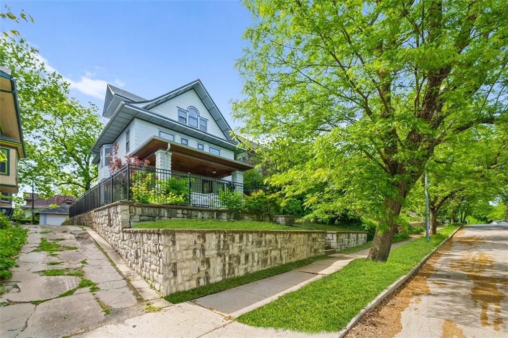Listing Photo MLS #HMS2613473