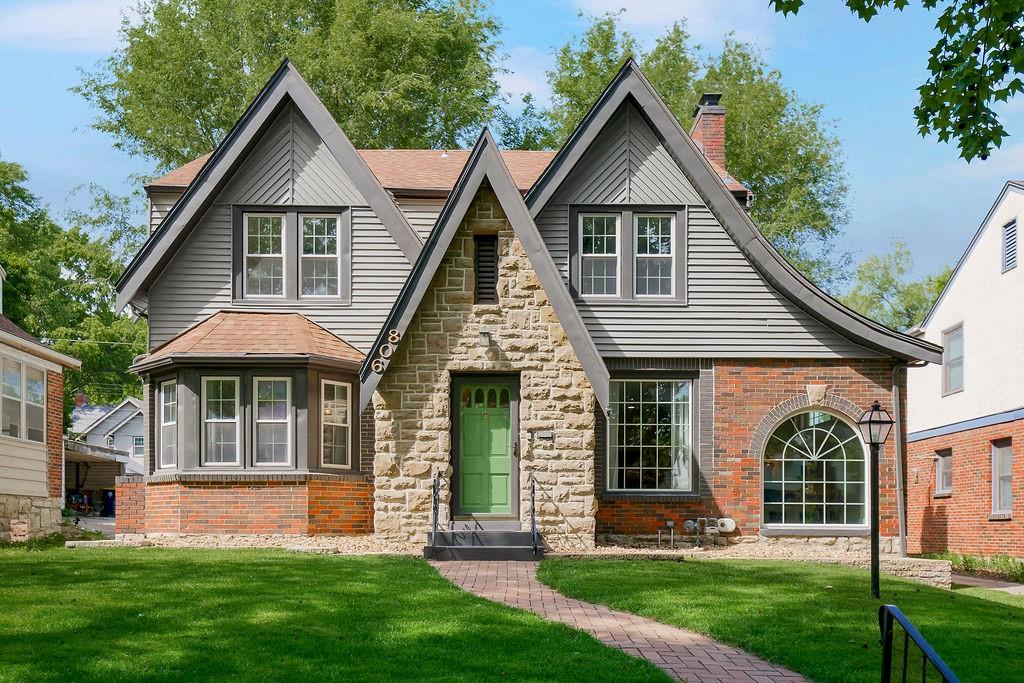 Listing Photo MLS #HMS2613661