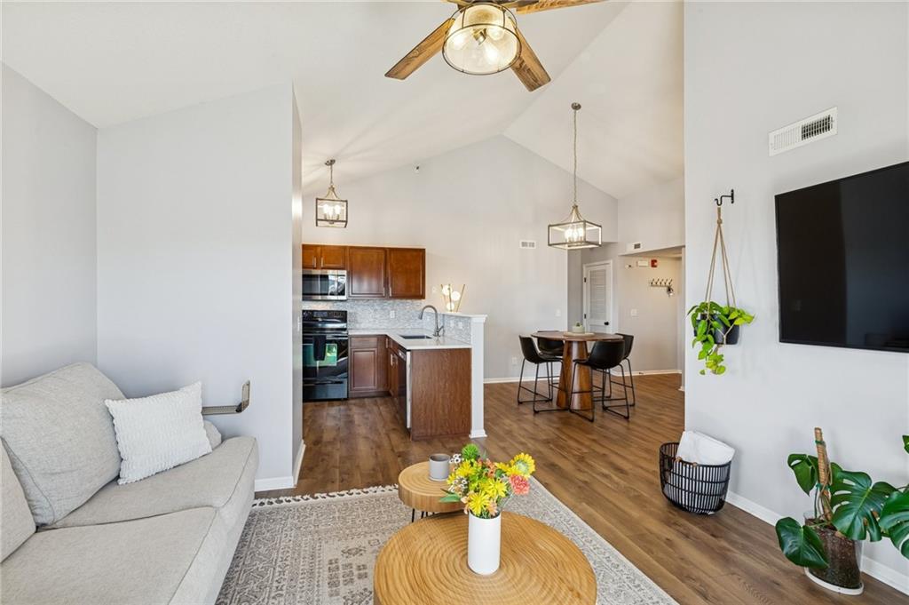 Listing Photo MLS #HMS2618483