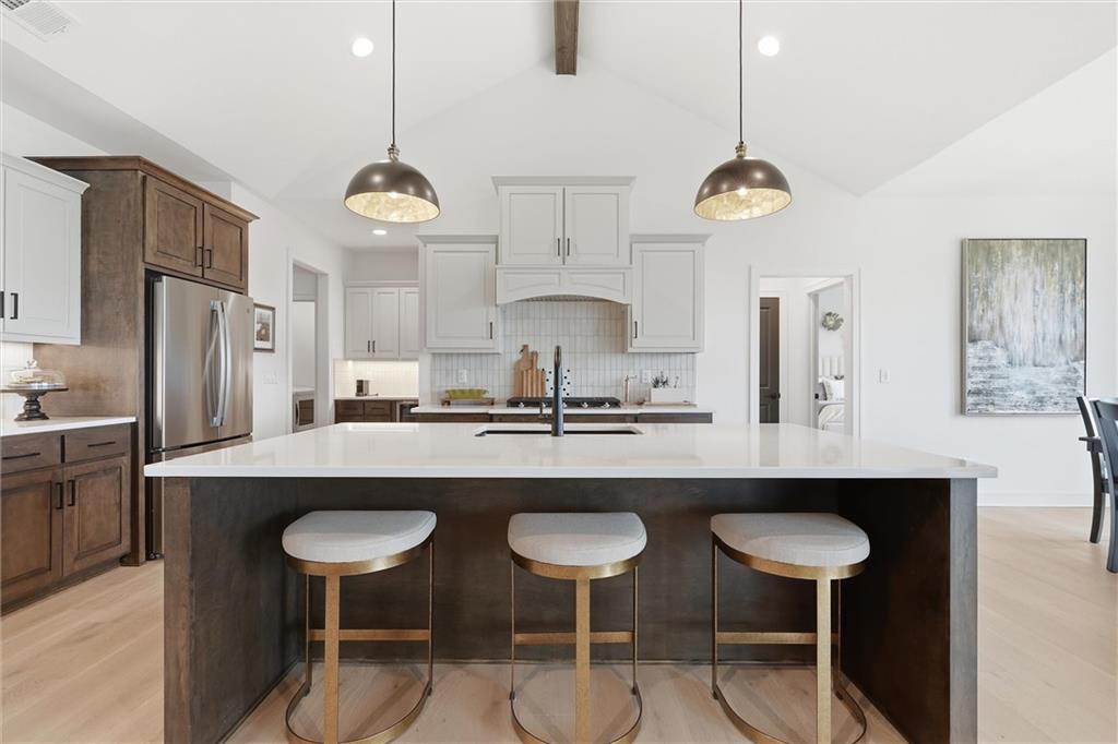 Listing Photo MLS #HMS2619403