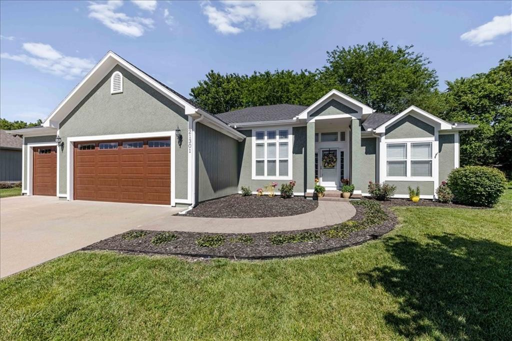 Listing Photo MLS #HMS2620989
