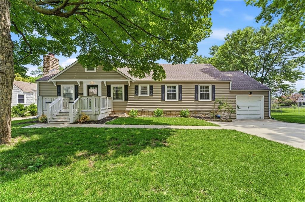 Listing Photo MLS #HMS2621252