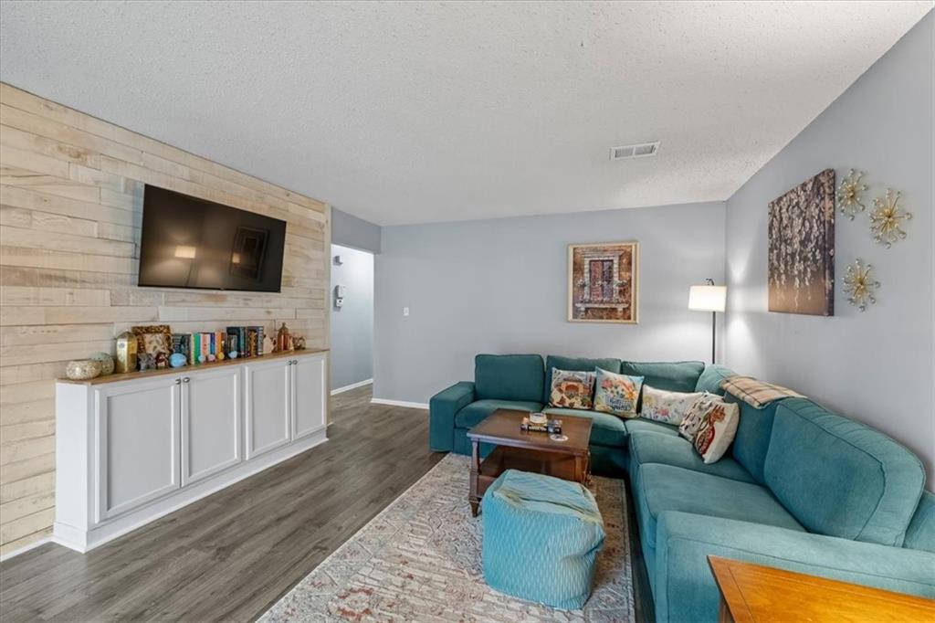 Listing Photo MLS #HMS2621317