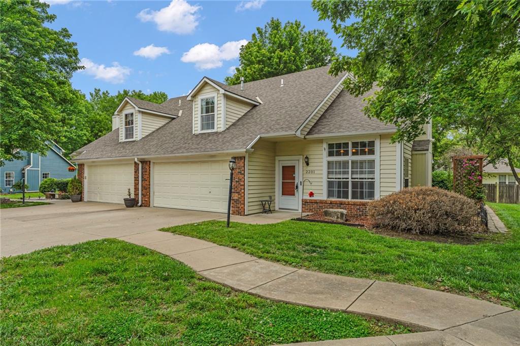 Listing Photo MLS #HMS2621373