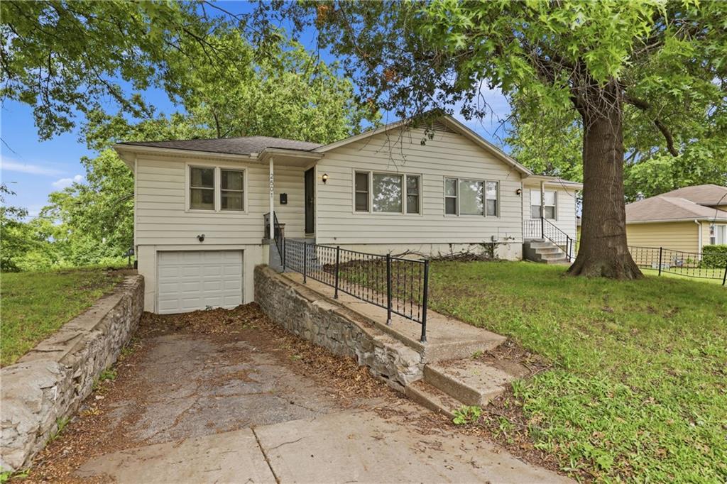 Listing Photo MLS #HMS2621913