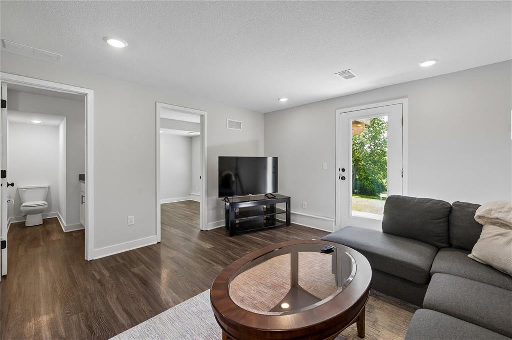 Listing Photo MLS #HMS2622183