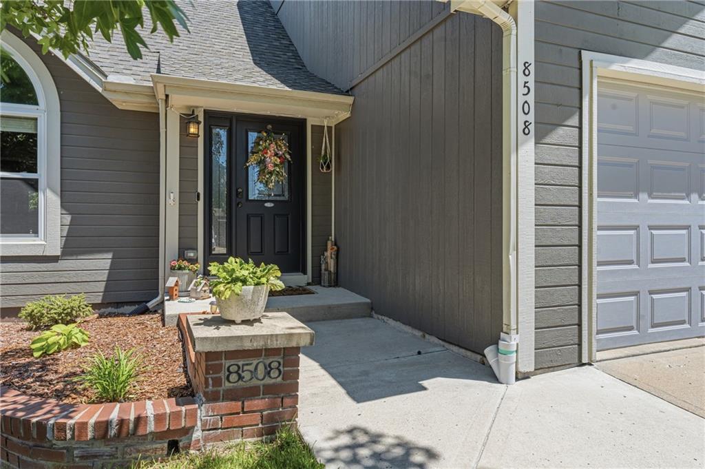 Listing Photo MLS #HMS2625224