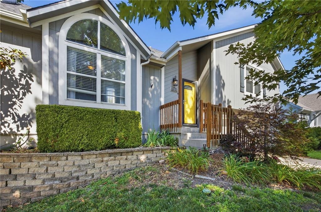 Listing Photo MLS #HMS2625940