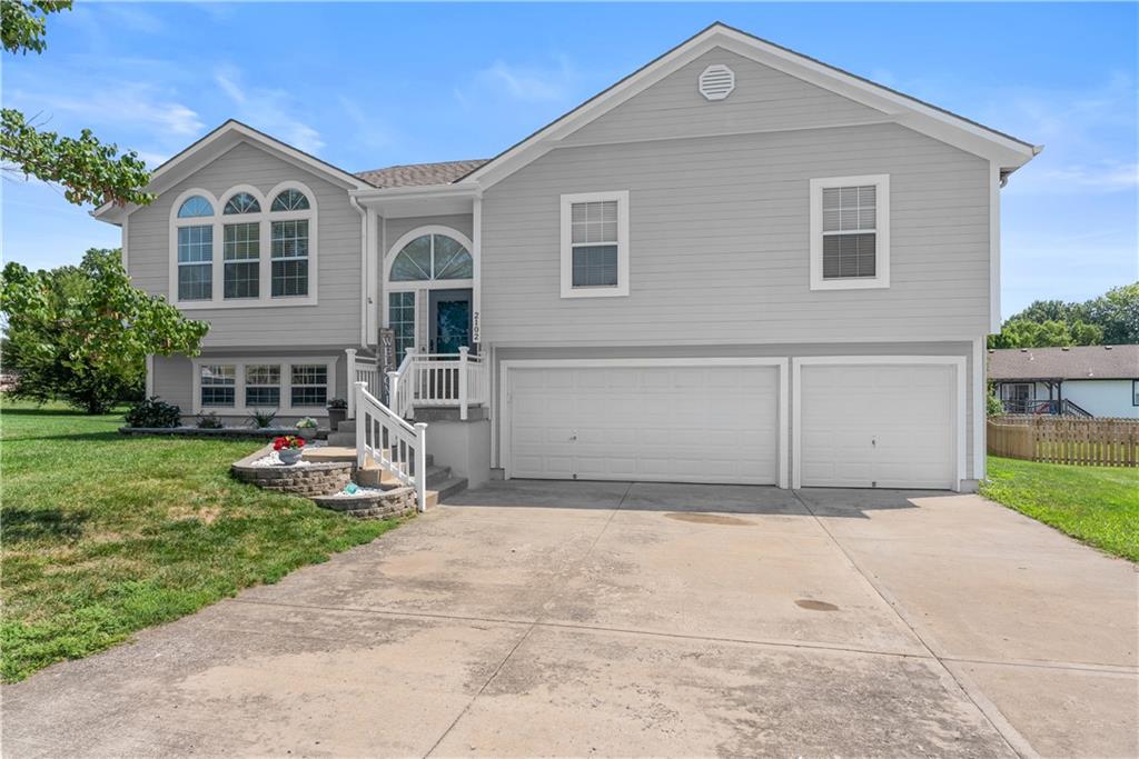 Listing Photo MLS #HMS2627398