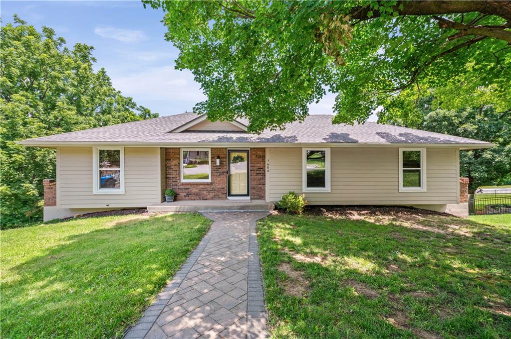 Listing Photo MLS #HMS2627539