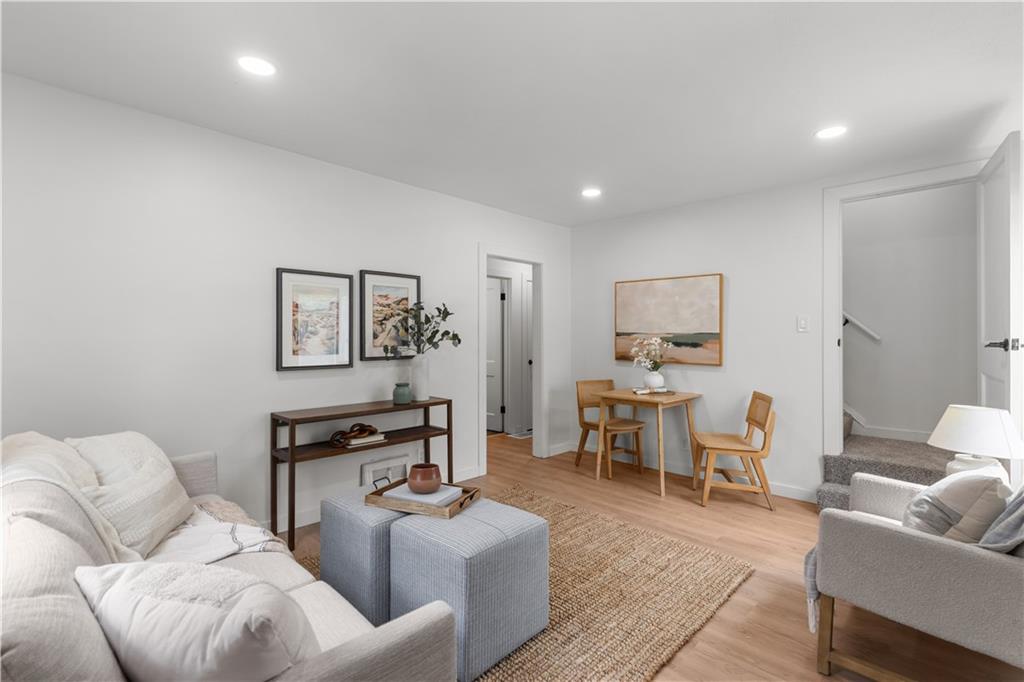 Listing Photo MLS #HMS2627776