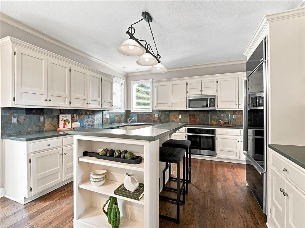 Listing Photo MLS #HMS2631545