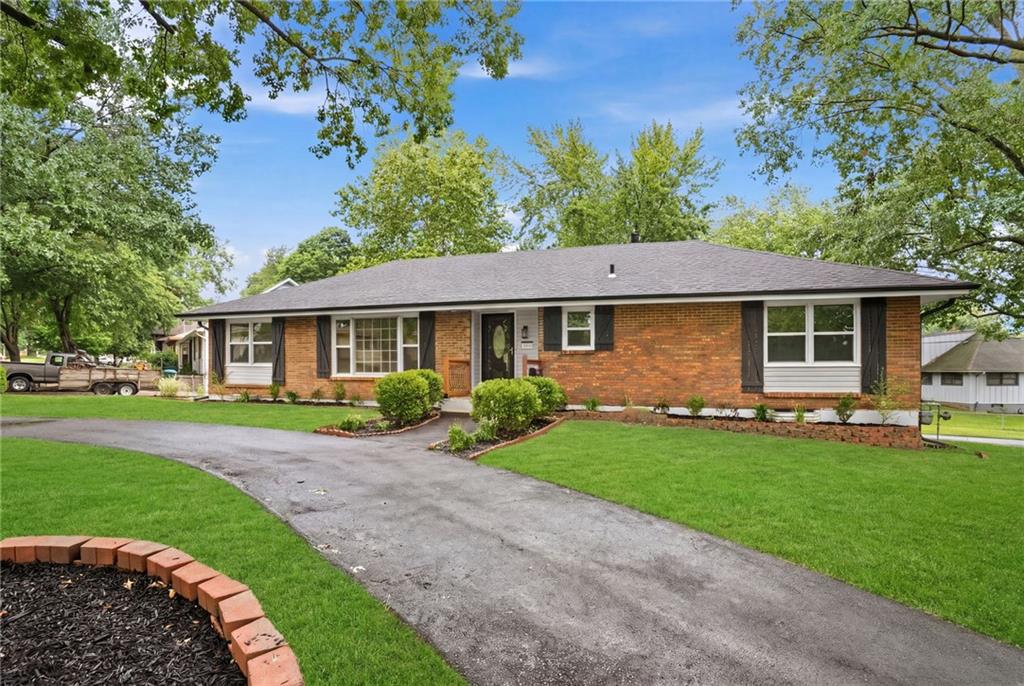 Listing Photo MLS #HMS2632182