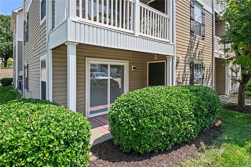 Listing Photo MLS #HMS2632933