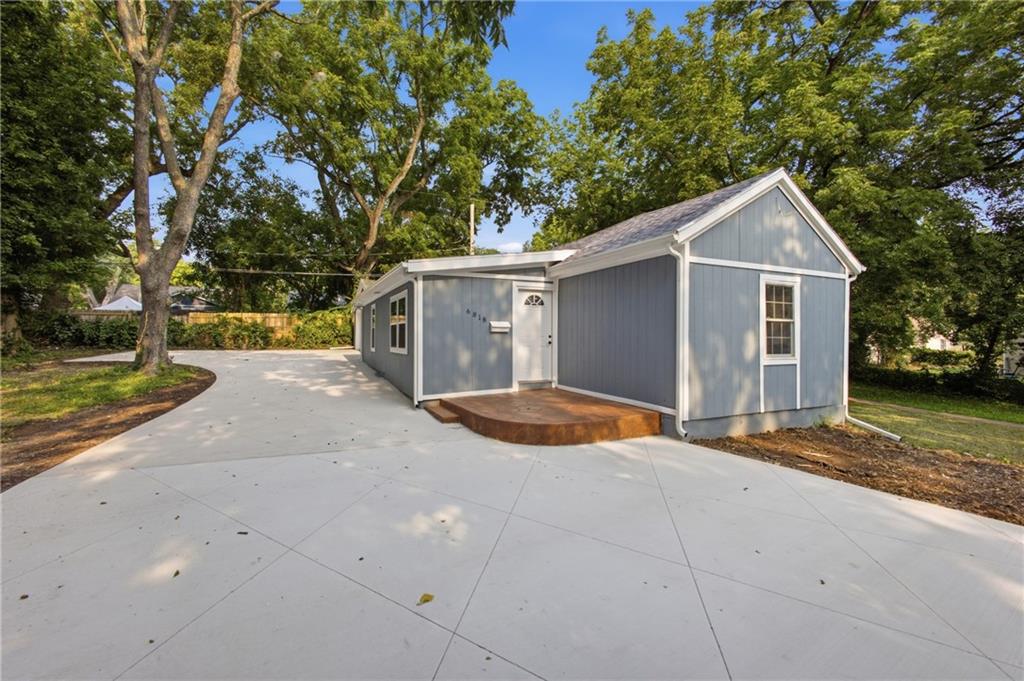 Listing Photo MLS #HMS2635409