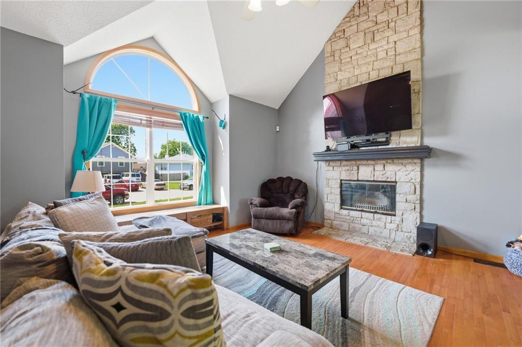 Listing Photo MLS #HMS2635651