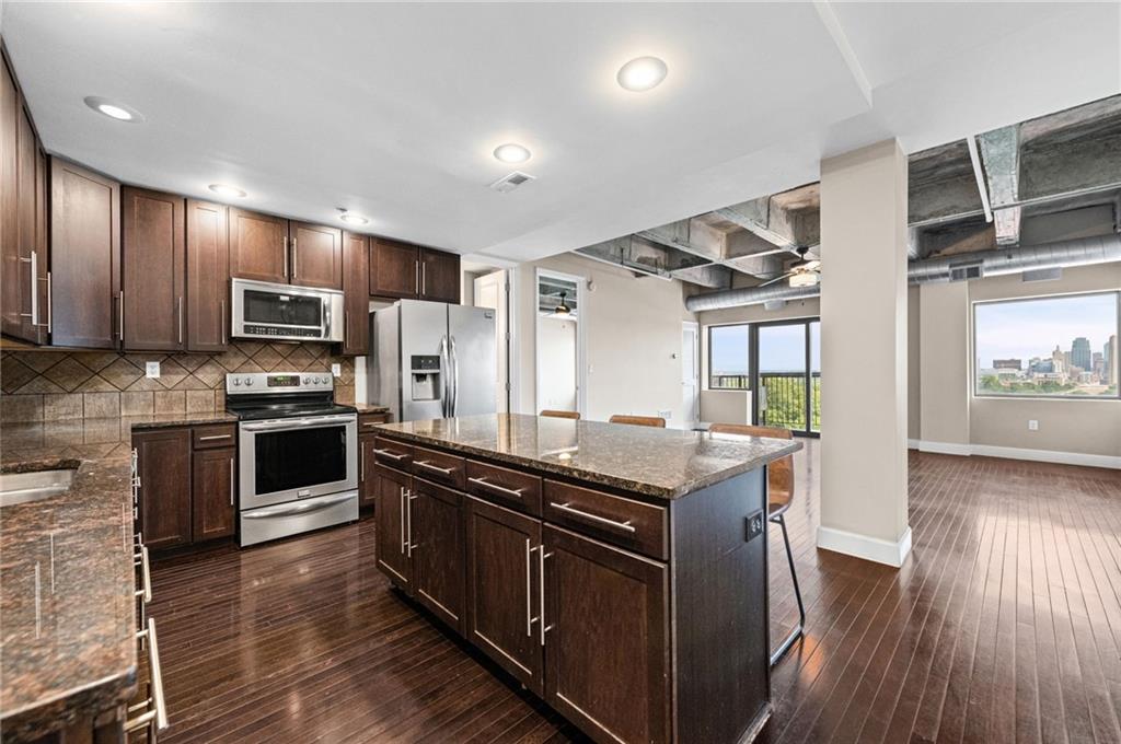 Listing Photo MLS #HMS2636908