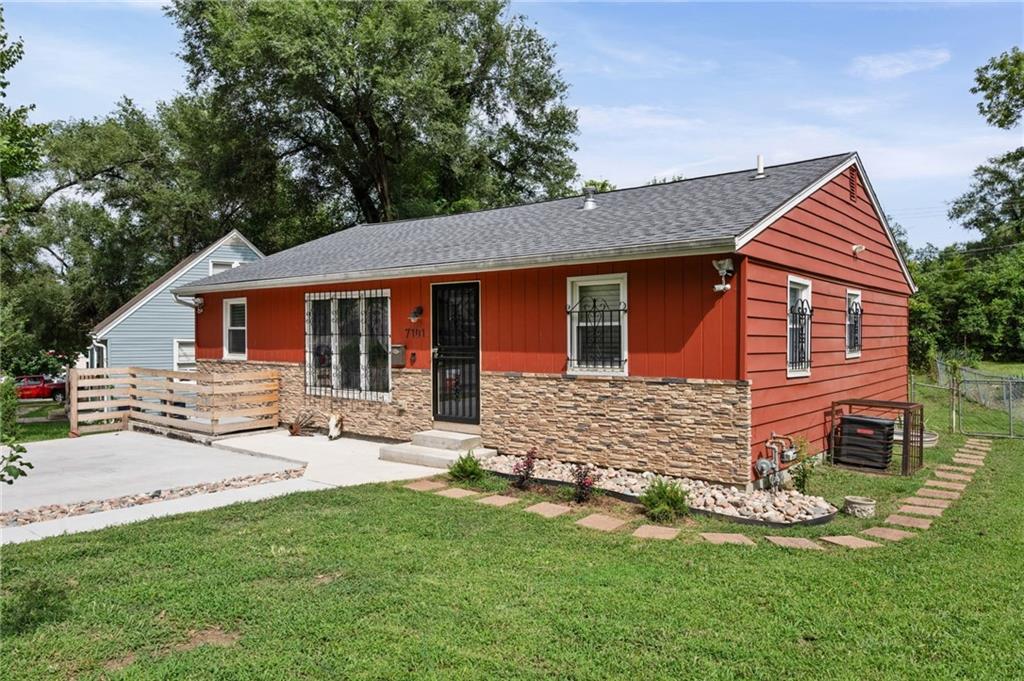 Listing Photo MLS #HMS2637150