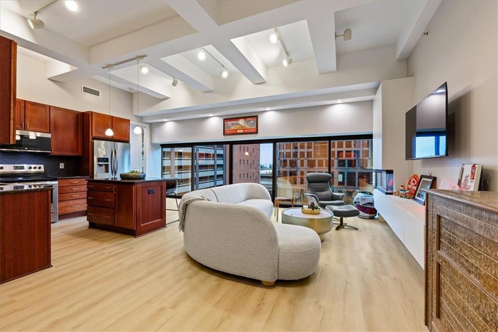 Listing Photo MLS #HMS2637215