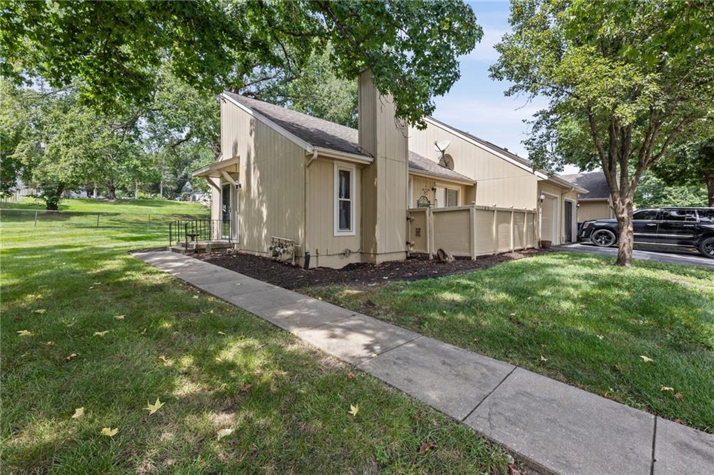 Listing Photo MLS #HMS2637352