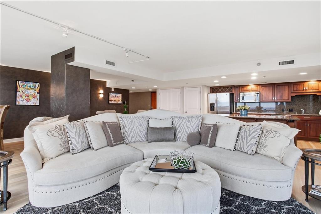 Listing Photo MLS #HMS2637364