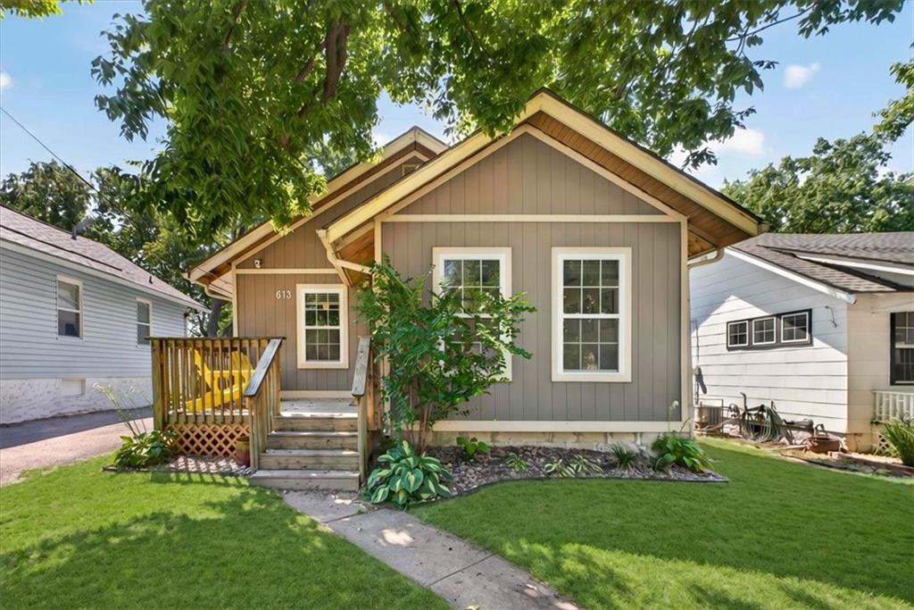 Listing Photo MLS #HMS2638181