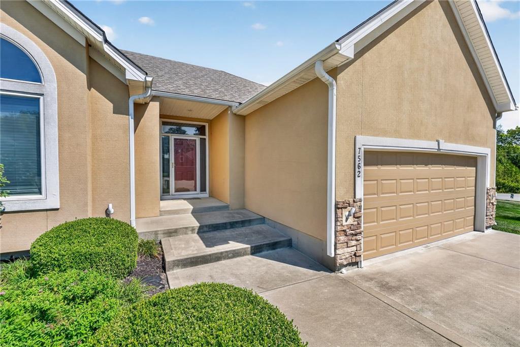 Listing Photo MLS #HMS2638456