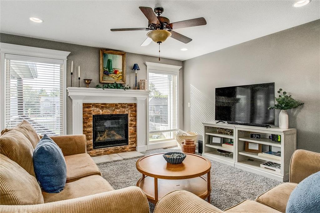 Listing Photo MLS #HMS2638833