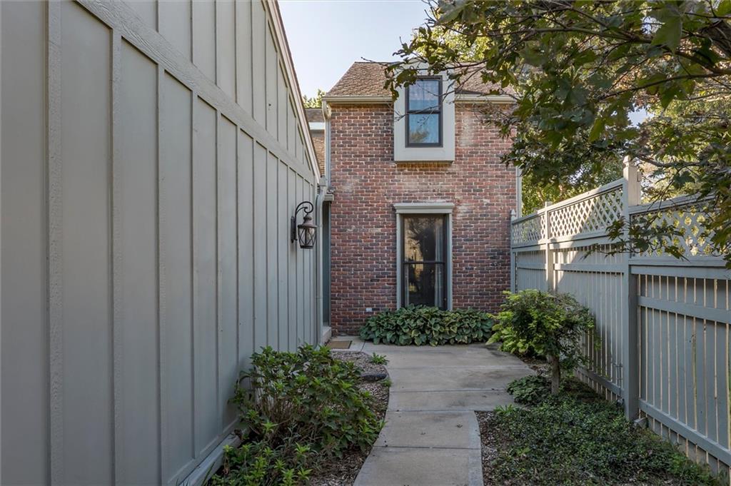 Listing Photo MLS #HMS2640645
