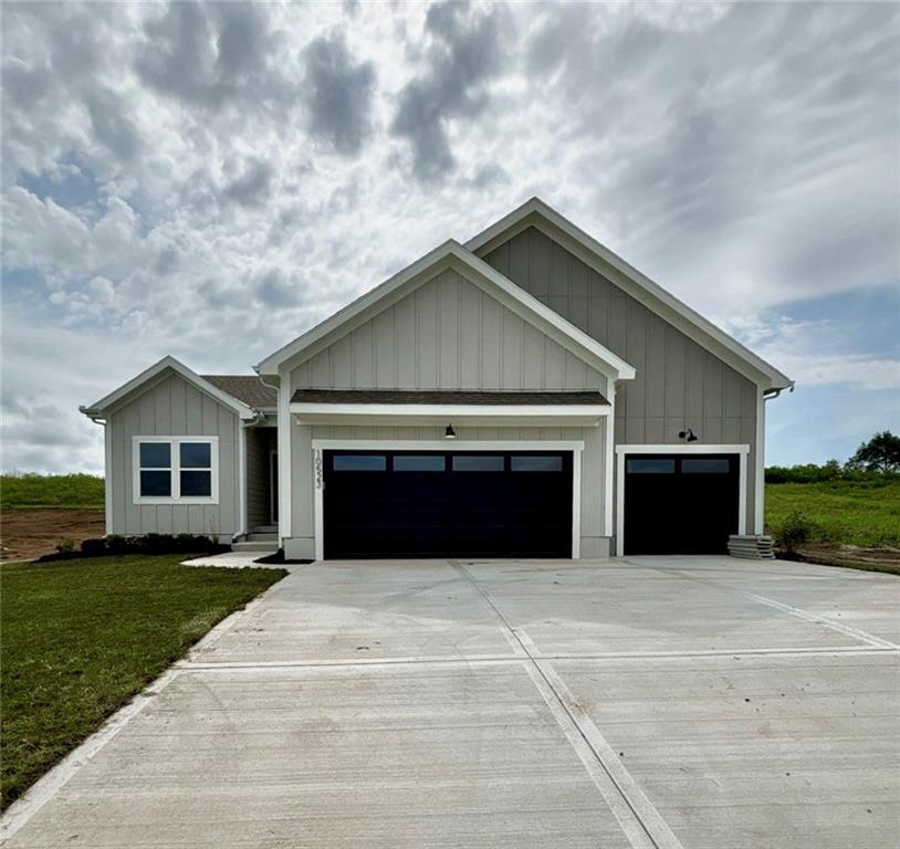 Listing Photo MLS #HMS2641856