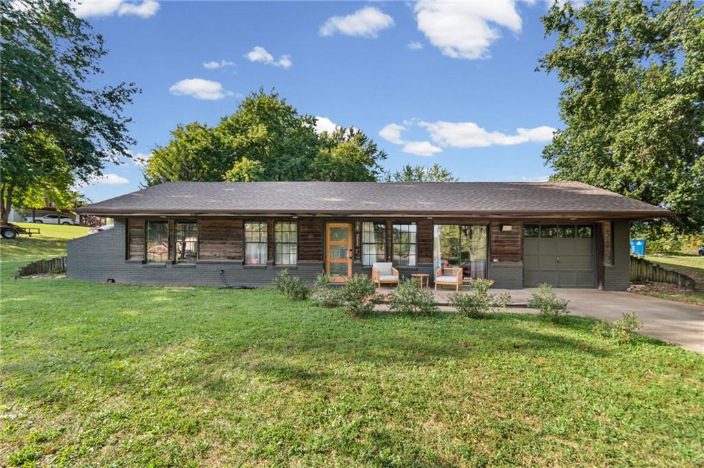 Listing Photo MLS #HMS2641899