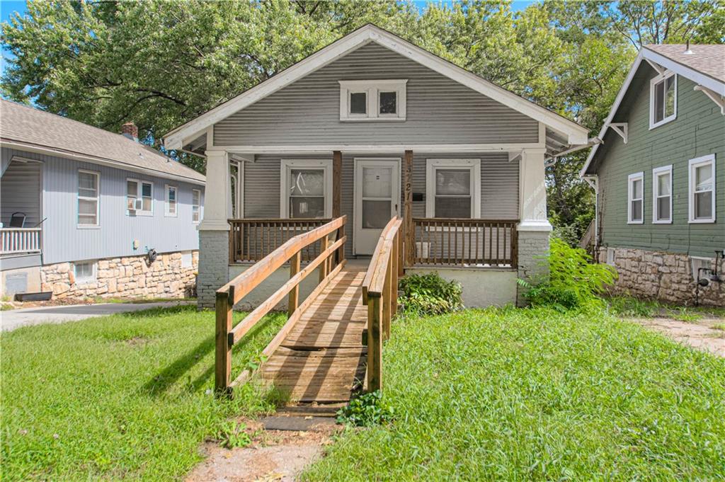 Listing Photo MLS #HMS2644244