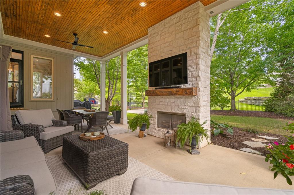 Listing Photo MLS #HMS2644875