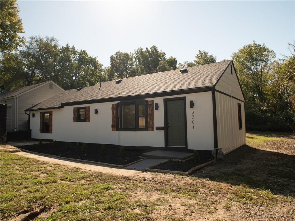 Listing Photo MLS #HMS2646225